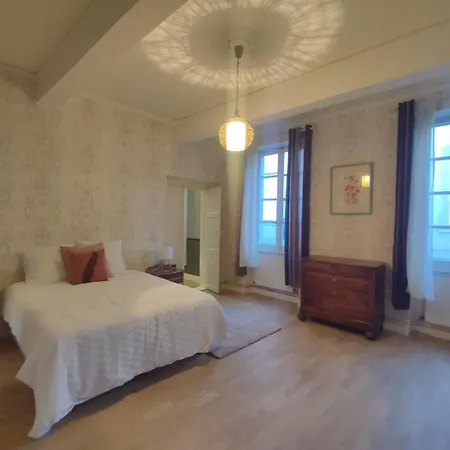 Le Chartrand- Centre-ville- Sejour Inoubliable! Апартаменты *